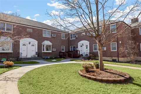 252-64 63rd Ave #1, Little Neck, NY 11362