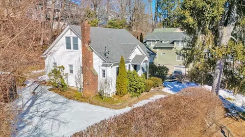 67 Barker St, Mount Kisco, NY 10549