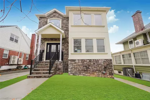 690 Oakland Ave, Staten Island, NY 10310
