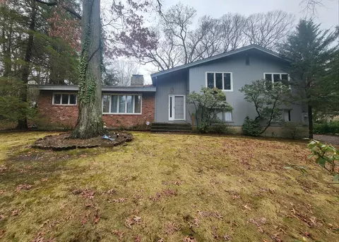 62 Quaker Path, Stony Brook, NY 11790