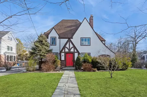 454 Pelhamdale Ave, Pelham, NY 10803