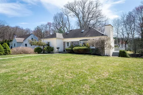 23 Meadowbrook Ln, Mount Kisco, NY 10549