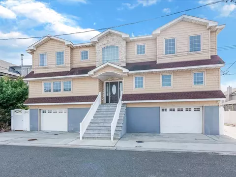 3570 Plover Pl, Seaford, NY 11783