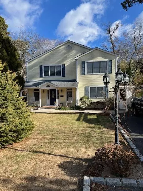1375 Pine Dr, Bay Shore, NY 11706
