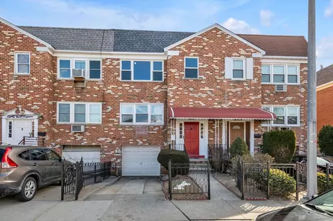 8917 Pontiac St, New York, NY 11427