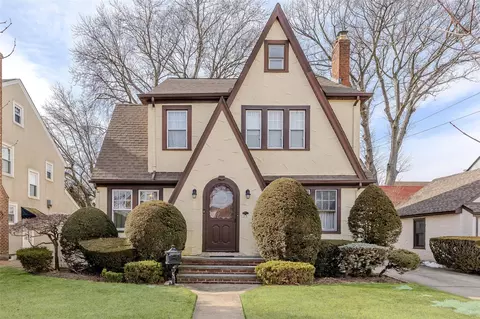 53 Stratford Rd, West Hempstead, NY 11552