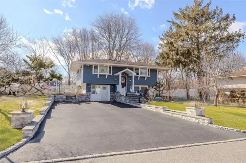 16 Ringneck Ln, Setauket, NY 11733