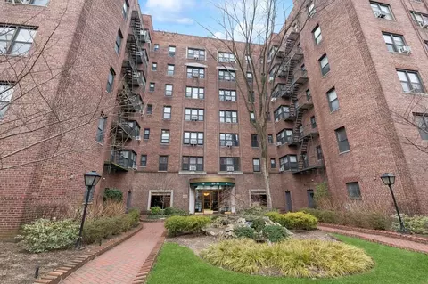69-10 Yellowstone Blvd #310, New York, NY 11375