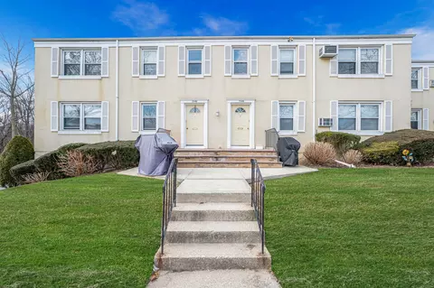 71-44 252nd #14B, New York, NY 11426