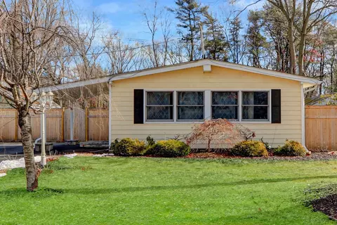 683 Sandra Ave, West Islip, NY 11795