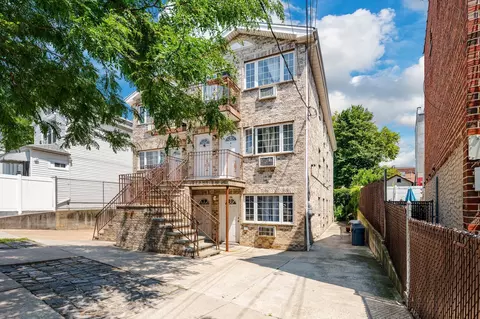 1570 Bogart Ave #A, New York, NY 10462