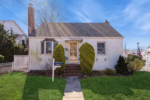 711 Oak St, Bellmore, NY 11710