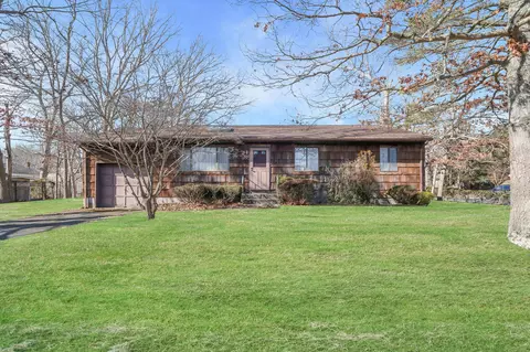 400 Floyd Rd S, Shirley, NY 11967