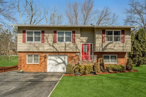 2 Carrigan Ave, White Plains, NY 10605