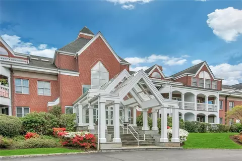 333 N State Rd #P-8, Briarcliff Manor, NY 10510