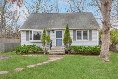 130 Meday Ave, Mattituck, NY 11952