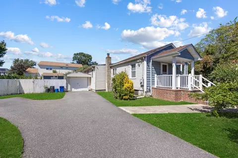 24 Garden St, Farmingdale, NY 11735