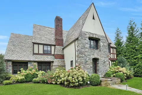 20 Tintern Ln, Scarsdale, NY 10583