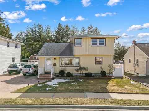 99 Nevada St, Hicksville, NY 11801