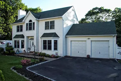 26 Franklin Rd, Sound Beach, NY 11789