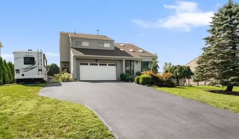 42 Creamery Dr, New Windsor, NY 12553