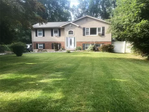 320 Osceola Rd, Yorktown, NY 10535