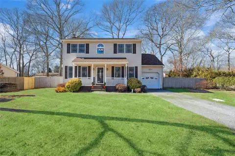 6 Wilson Ave, East Moriches, NY 11940