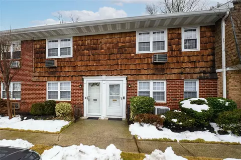 1 Anchorage Ln #2B, Oyster Bay, NY 11771
