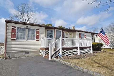 3114 Beechnut Ave, Medford, NY 11763
