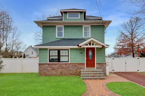 30 Redmond Ave, Bay Shore, NY 11706