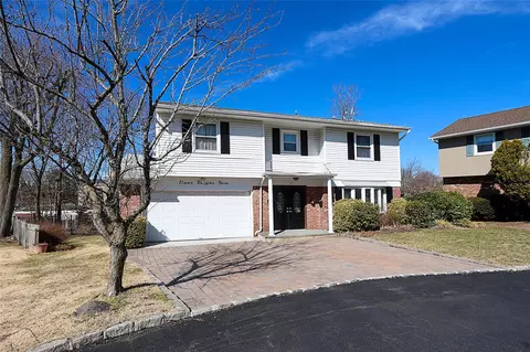 11 Douglas Dr, Glen Cove, NY 11542