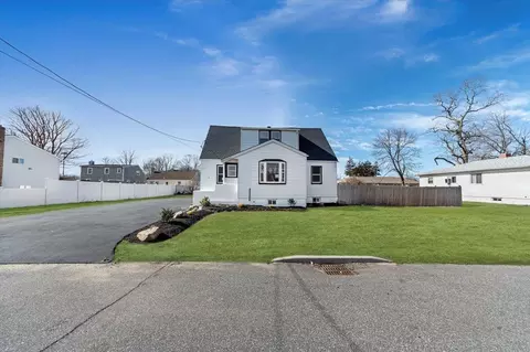 9 S Prospect St, Copiague, NY 11726
