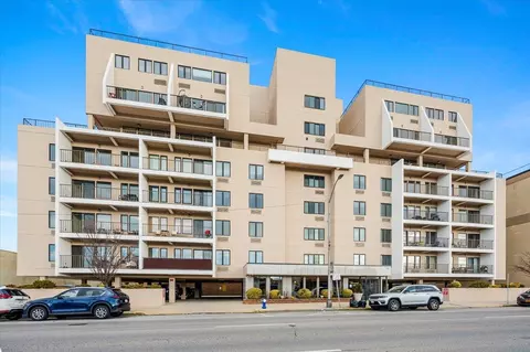 235 W Park Ave #605, Long Beach, NY 11561