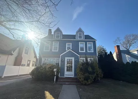 107 King St, Malverne, NY 11565