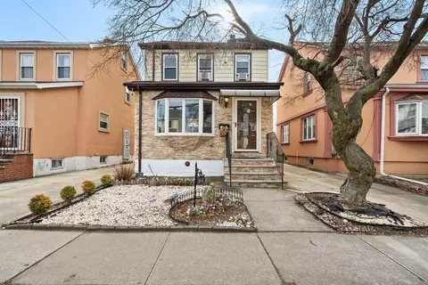 16444 81st Ave, New York, NY 11432