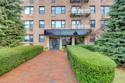 2 Birchwood Ct #2K, Mineola, NY 11501