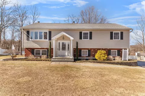 3235 Kip Ct, Yorktown, NY 10598