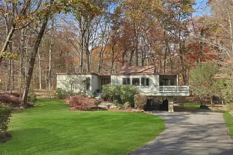 64 Stornowaye St, New Castle, NY 10514