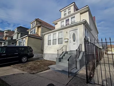 107-55 166th St, Jamaica, NY 11433