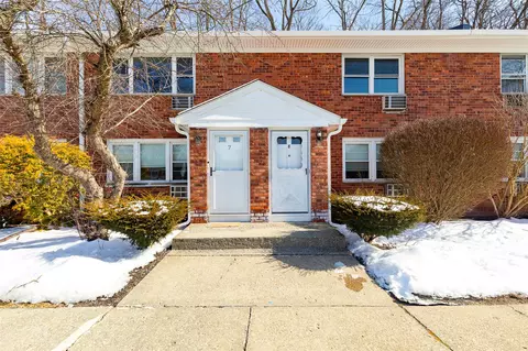 2710 South Rd #H-8, Poughkeepsie, NY 12601