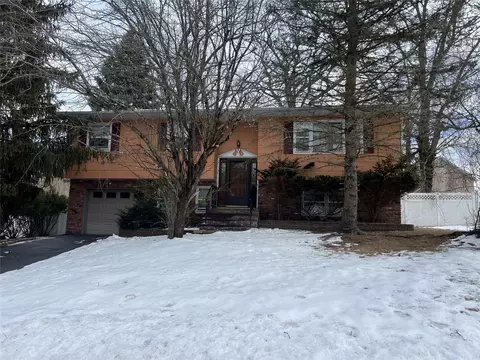 7 Autumn Ln, Stony Point, NY 10980