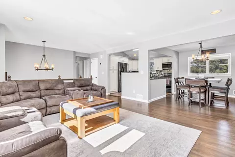 8 Somerston Rd, Yorktown, NY 10598