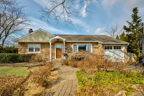 30 Linwood Ave, Farmingdale, NY 11735