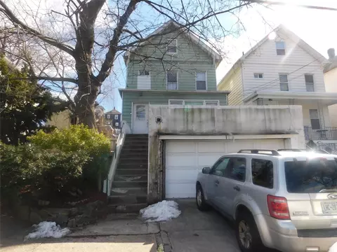 141 N Macquesten Pkwy, Mount Vernon, NY 10550