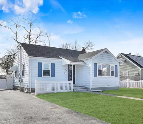 340 Earle St, Central Islip, NY 11722