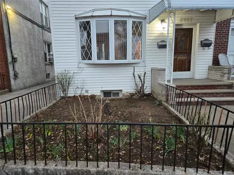 2957 Lawton Ave, New York, NY 10465