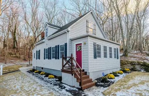 72 Friendship Dr, Rocky Point, NY 11778