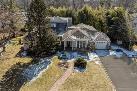 70 Revere Rd, North Hempstead, NY 11577