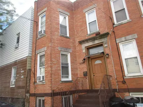 60-80 54th Pl, New York, NY 11378