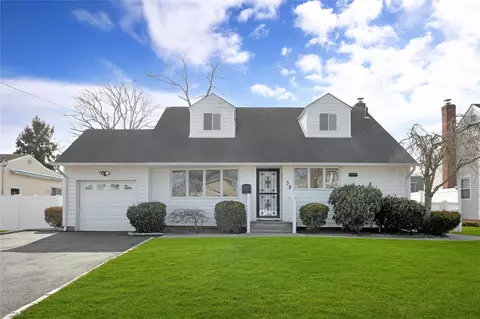 38 Harmony Dr, Massapequa Park, NY 11762